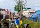 Peduli Terhadap Lingkungan Desa, Babinsa Kodim Mamasa bersama Masyarakat Bersihkan Saluran Air.