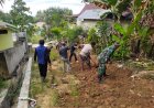 Babinsa Wonomulyo Bersama Warga Gotong Royong Benahi Jalan Desa Indumakkombong