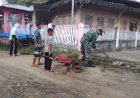Libur Sekolah, Babinsa Koramil 1402-04/Tinambung Ajak Anak-anak Kerja Bakti di Desa Karama