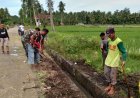Cegah Banjir, Babinsa dan Warga Gotong Royong Bersihkan Drainase di Tinambung