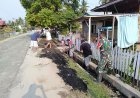 Curah Hujan Tinggi, Babinsa dan Warga Gotong Royong Bersihkan Drainase di Galeso