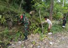 Pimpin Kerja Bakti Bersihkan Lingkungan, Babinsa Koramil 1401-03/Sendana Tanamkan Semangat Gotong Royong