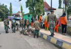TNI, DLHK, dan Warga Bersihkan Drainase di Kelurahan Pekkabata