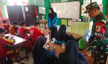 Babinsa Koramil 1427/Pasangkayu Hadir Langsung, Pastikan Program Makan Bergizi Gratis Tepat Sasaran di Pasangkayu